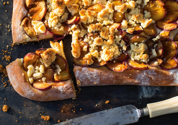     Plum cake with butter crumble 